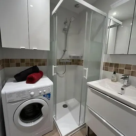 F2 Cozy Vue Mer, Piscine, Parking, A Pied ! * Antibes